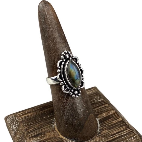 Crystal Labradorite Ring, Size 7, 925 stamped. Made of silver plated brass. - Picture 3 of 3